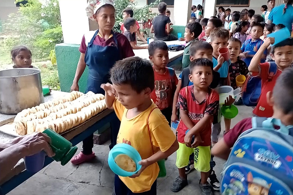 Alimentos para los niños del Tukuko, en Venezuela