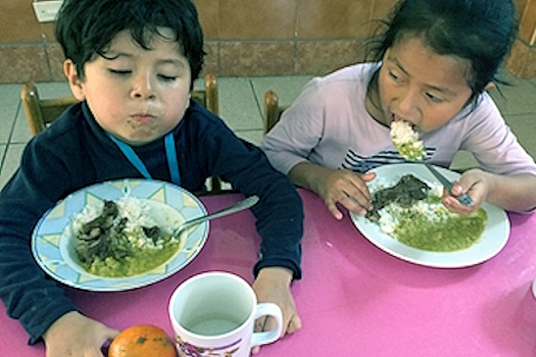 Alimento para los niños de los cerros