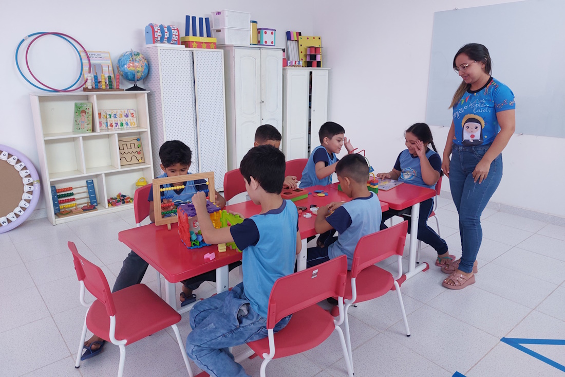 Los niños de Breves dan las gracias a los benefactores de su educación