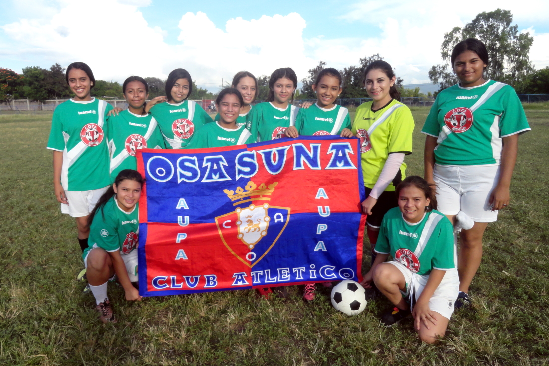 Encuentro amistoso entre las chicas de Osasuna - San Antonio y las de Matagalpa