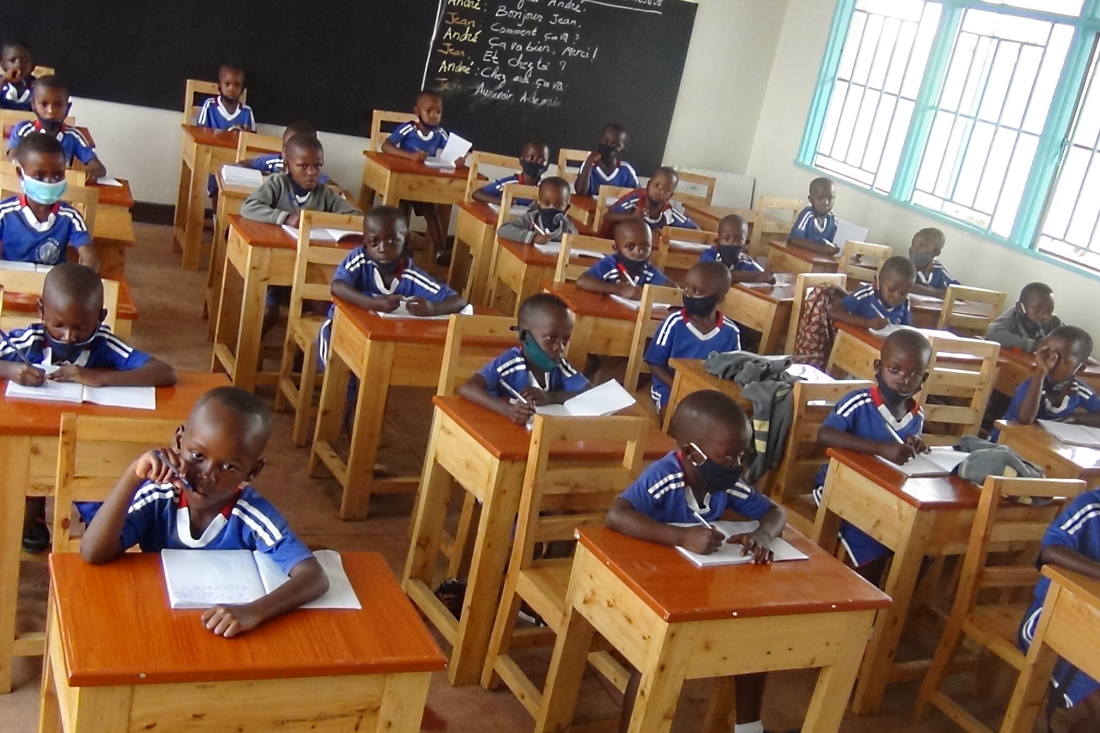 La escuela de Mugina refuerza su acción social para escolarizar a más niños